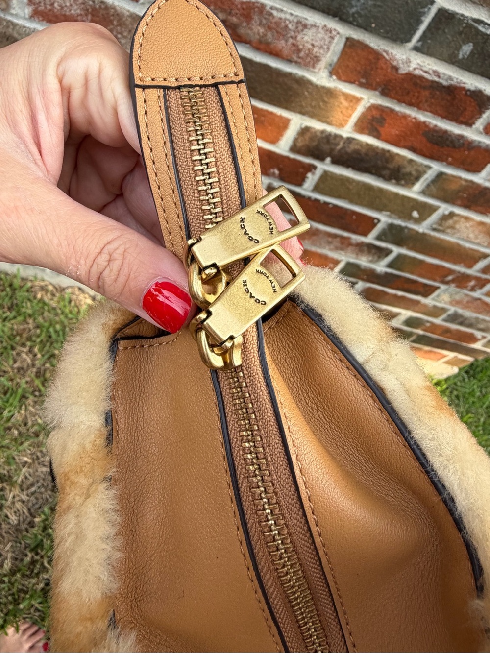 Coach Tote 28 Signature Shearling CC442 Tan Cream Faux Fur Bag Pristine Unused - Picture 5 of 16